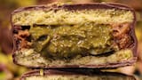 El alfajor “Dubai” de pistacho se puede hacer en casa: la receta para lograr el irresistible sabor de la golosina furor