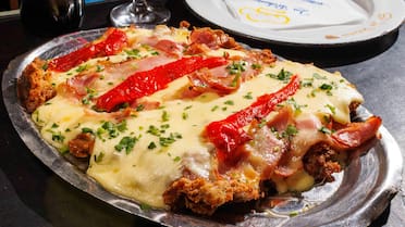 Sabores únicos y homenajes al fútbol: un destacado bodegón de Villa Crespo se luce con platos abundantes a precios económicos