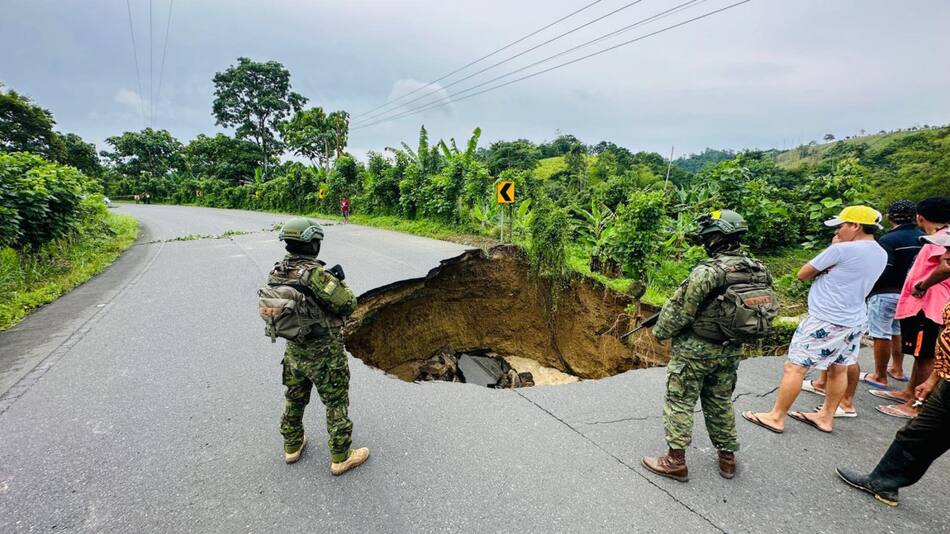 Potentes lluvias provocaron destrozos. Foto: EFE.