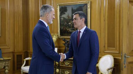 Pedro Sánchez, PSOE, junto al rey Felipe VI. Foto: EFE.
