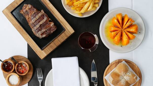 Simone Biles eligió la parrilla de Don Julio: cuánto sale un bife de chorizo