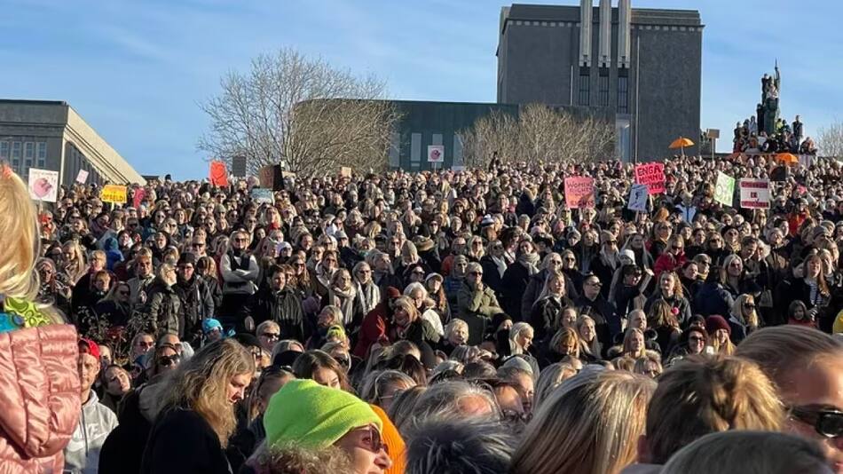 Histórica huelga en Islandia. Foto: X: @FayeKamsika