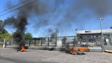 Conflicto por el cierre de Fate: sindicalistas liberaron un carril de la Panamericana ante la exigencia de Gendarmería