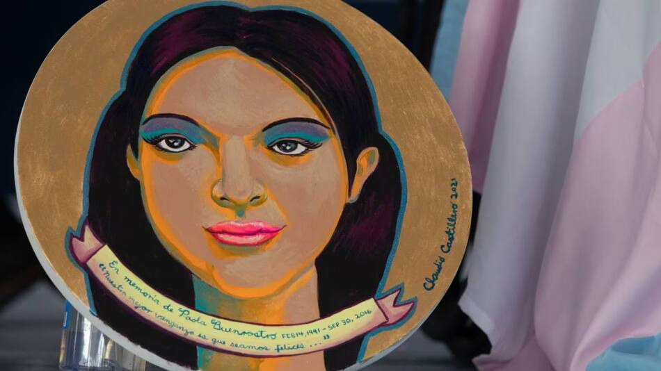 Homenaje a Paola Buenrostro, víctima de transfeminicidio en México en 2016. Foto @YaajMexico.