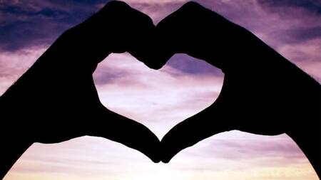 Corazón con manos, novios, noviazgo