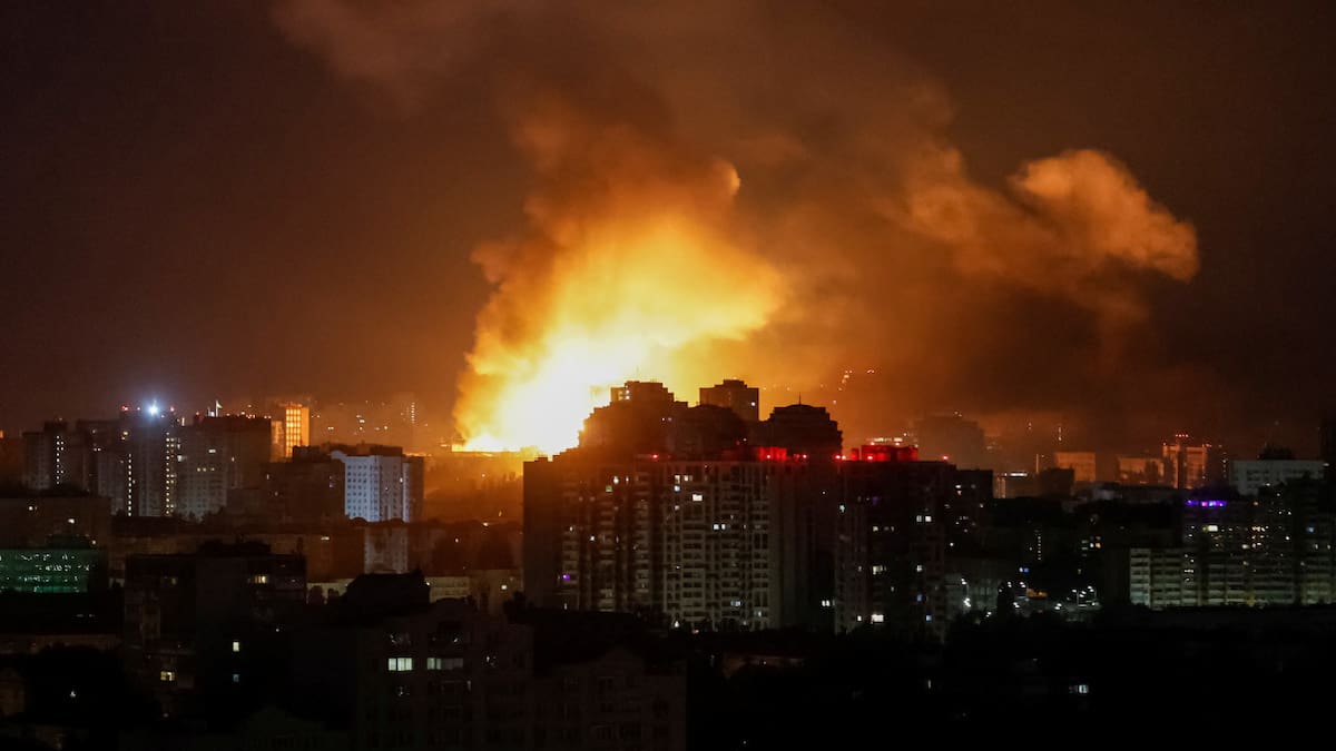 Consecuencias de los ataques de Rusia en Kiev, capital de Ucrania. Foto: Reuters/Thomas Peter.