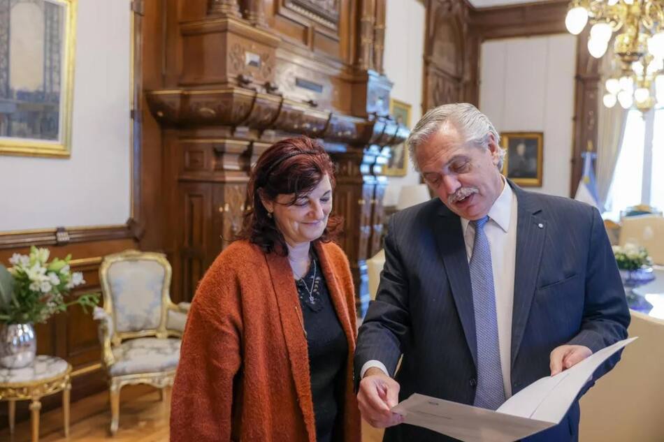 Kelly Olmos y Alberto Fernández. Foto: Presidencia.