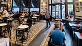 El Bar Notable que resurgió de las cenizas y donde Gardel descubrió su vacación: queda en Balvanera y tiene 135 años