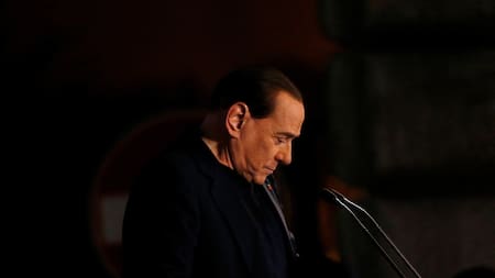 Difundieron el contenido del testamento de Silvio Berlusconi: 100 millones a su última pareja y Fininvest a sus hijos