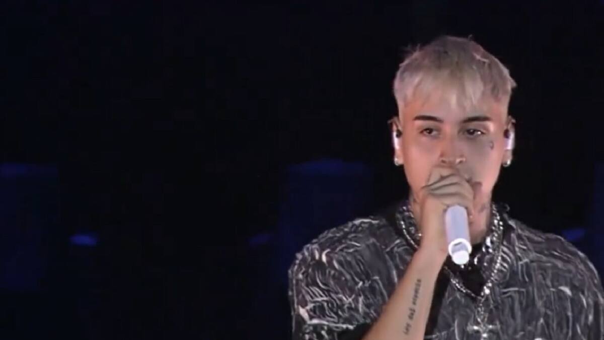 Tiago PZK interpretó una canción de Gustavo Cerati en el Cosquín Rock. Video: captura.