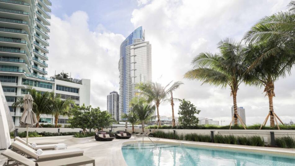 Edificio en Miami que compraron los involucrados en la red de corrupción venezolana. Foto: Twitter.