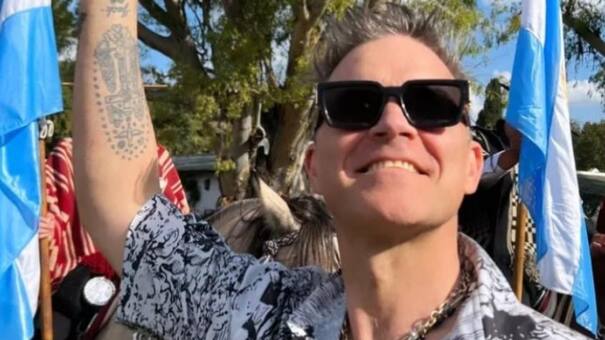 Robbie Williams llegó de incógnito a la Argentina: vida de campo, yoga y cabalgatas