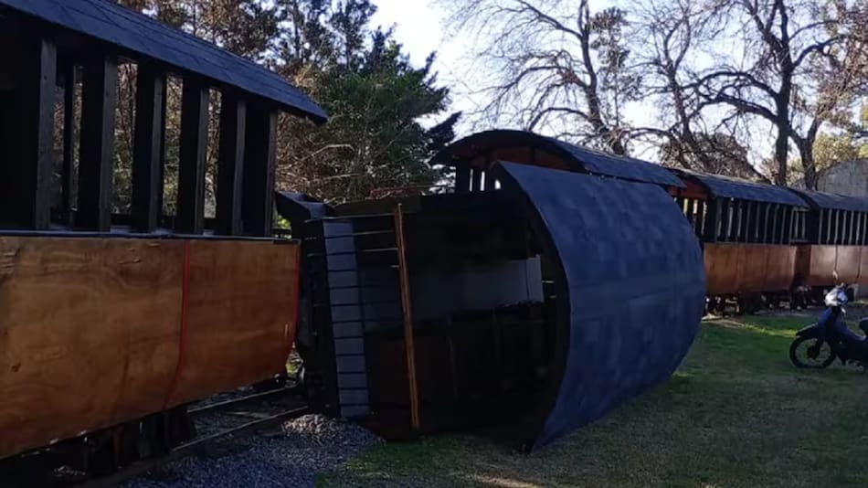 Descarriló el tren de la República de los Niños. Foto: Policía bonaerense
