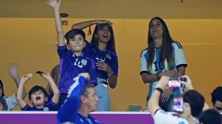 Thiago Messi y Antonela Roccuzzo en el Mundial de Qatar. Foto: REUTERS.