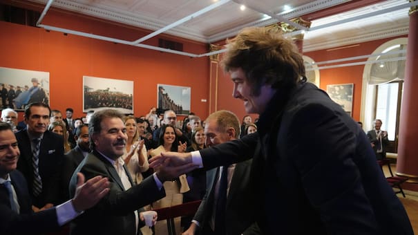 Milei concretó una reunión con más de 100 diputados y senadores previo a la renovación de bancas en el Congreso