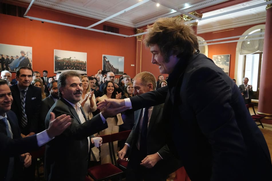 Javier Milei se reunió con más de 100 legisladores