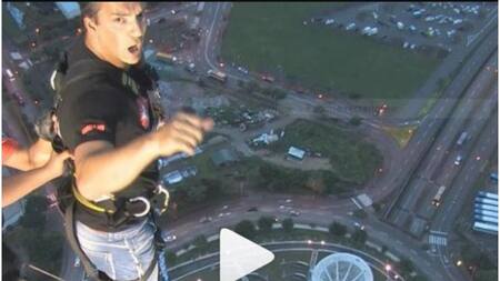 Impactante video: Ricardo Arjona se tira de un altísimo edificio