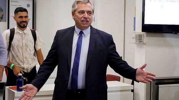 Alberto Fernández acusó a Marcos Peña de instalar "noticias falsas" sobre su salud