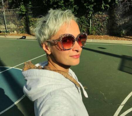 Quién era Halyna Hutchins, la mujer que murió en pleno set de grabación por un disparo de Alec Baldwin