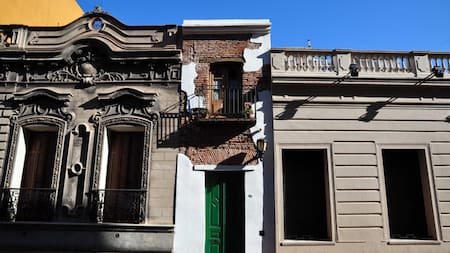 La casa más estrecha de Buenos Aires está en San Telmo y esconde una sorprendente leyenda de esclavitud