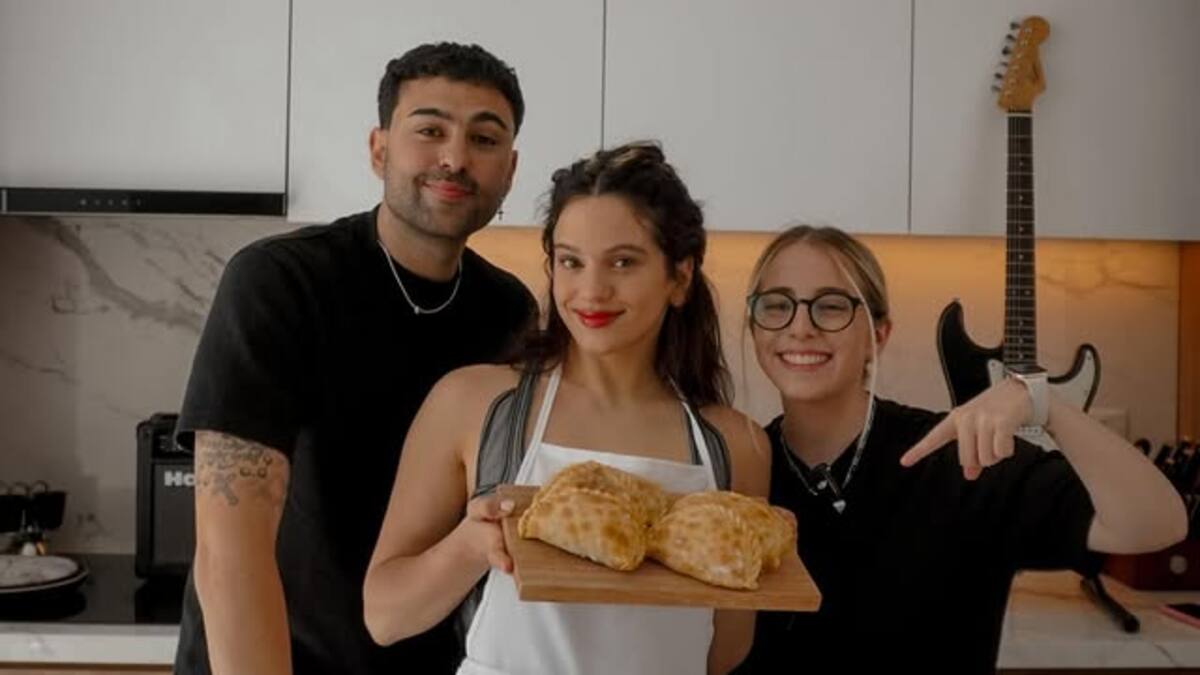Rosalía cocinó empanadas salteñas.