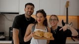 Rosalía cocinó empanadas salteñas en su visita a la Argentina: cuál es la receta original y el sencillo paso a paso