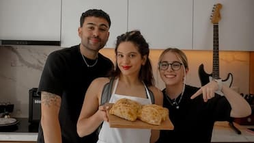 Rosalía cocinó empanadas salteñas en su visita a la Argentina: cuál es la receta original y el sencillo paso a paso