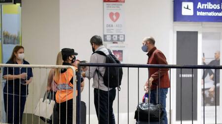 Turistas en Aeropuerto de Ezeiza, coronavirus, NA
