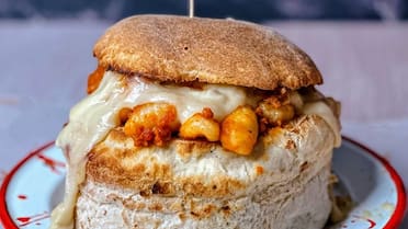 Día Mundial de la Pasta: dónde queda el fast food que ofrece un “volcán de ñoquis” para disfrutar de este clásico de la gastronomía global
