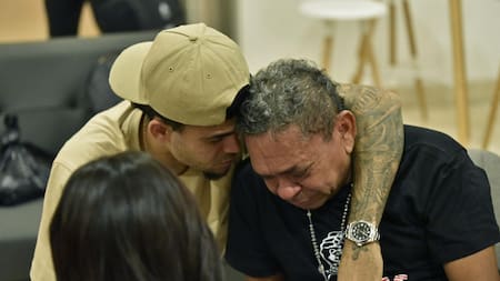 Reencuentro de Luis Díaz con su padre tras el secuestro en Colombia. Foto: EFE.