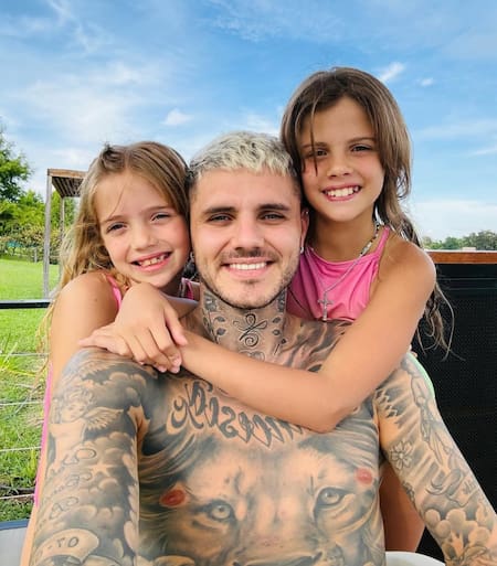 Mauro Icardi y Francesca e Isabella, sus dos hijas. Foto: Instagram.