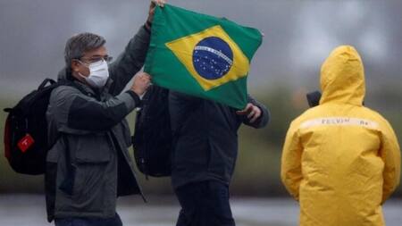 Llegaron a Brasil los dos aviones con repatriados desde Wuhan, REUTERS