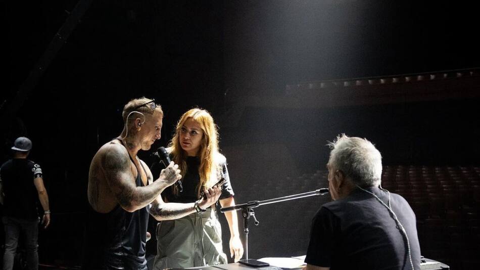 El polaco y Karina en el escenario. Foto: Instagram/ @alelernerok