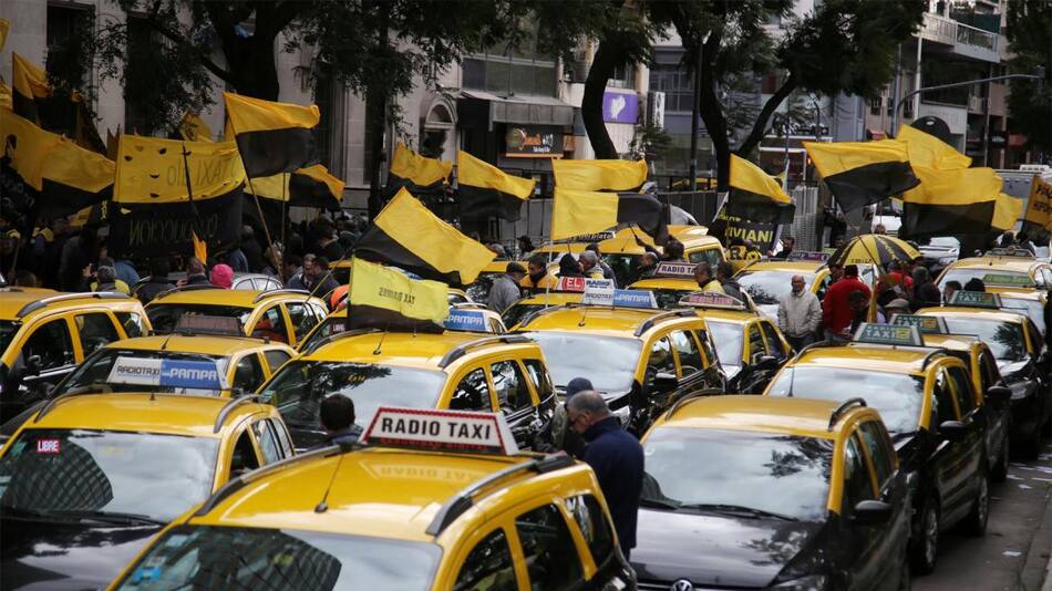 Protesta de taxistas contra UBER (NA)