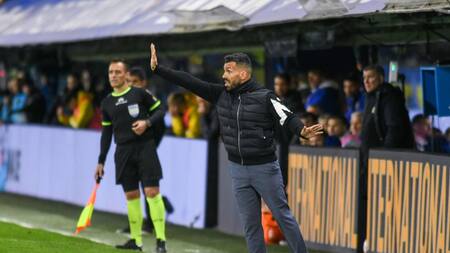 Carlos Tevez, exjugador y técnico. Foto: NA