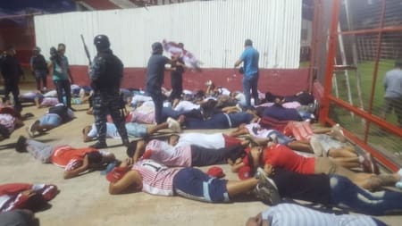 Violencia en el fúbol - barras