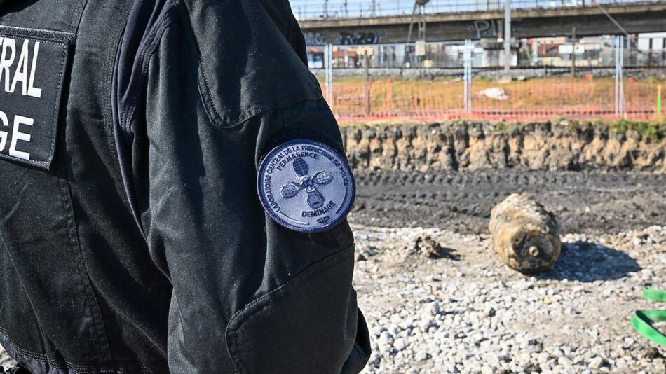 La bomba de la Segunda Guerra Mundial hallada en París. Foto Prefpolice.