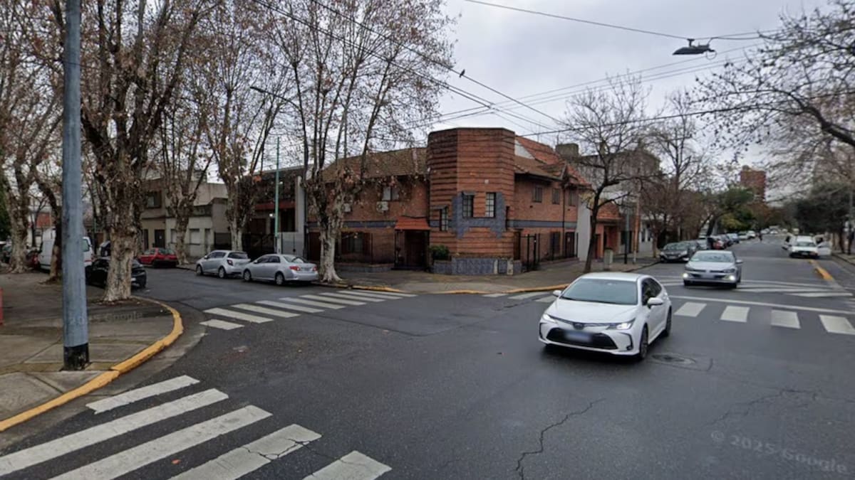 Bajaba del colectivo, su mochila quedó atrapada y murió atropellada en Villa Devoto