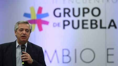 Alberto Fernández en Grupo Puebla, REUTERS