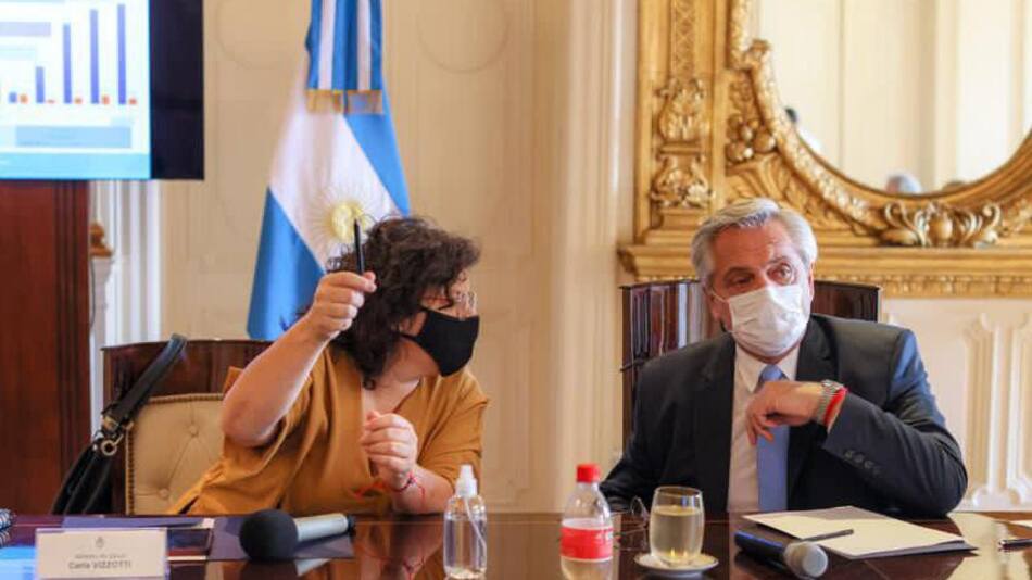 Carla Vizzoti, ministerio de salud, y presidente Alberto Fernández, NA