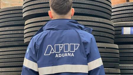 La Aduana multó a una empresa de neumáticos por una sobrefacturación millonaria