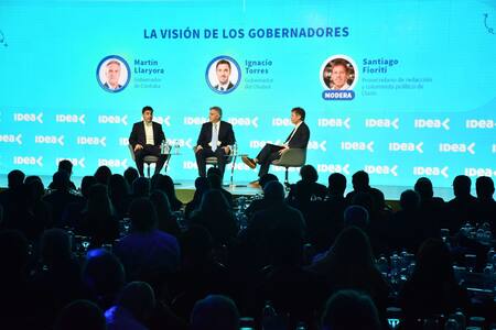 gobernadores en el coloquio de idea