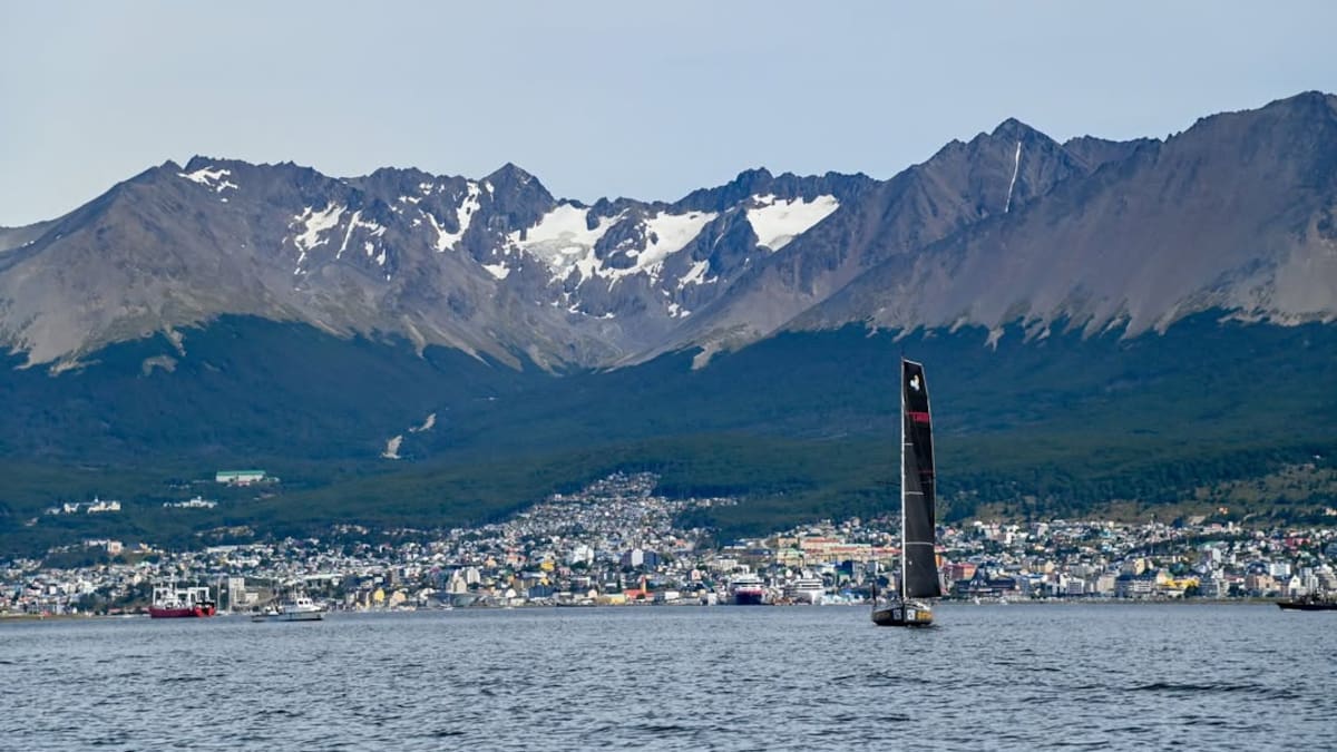 La provincia más extensa de Argentina es Tierra del Fuego, Antártida e Islas del Atlántico Sur, ubicada en el extremo sur del país