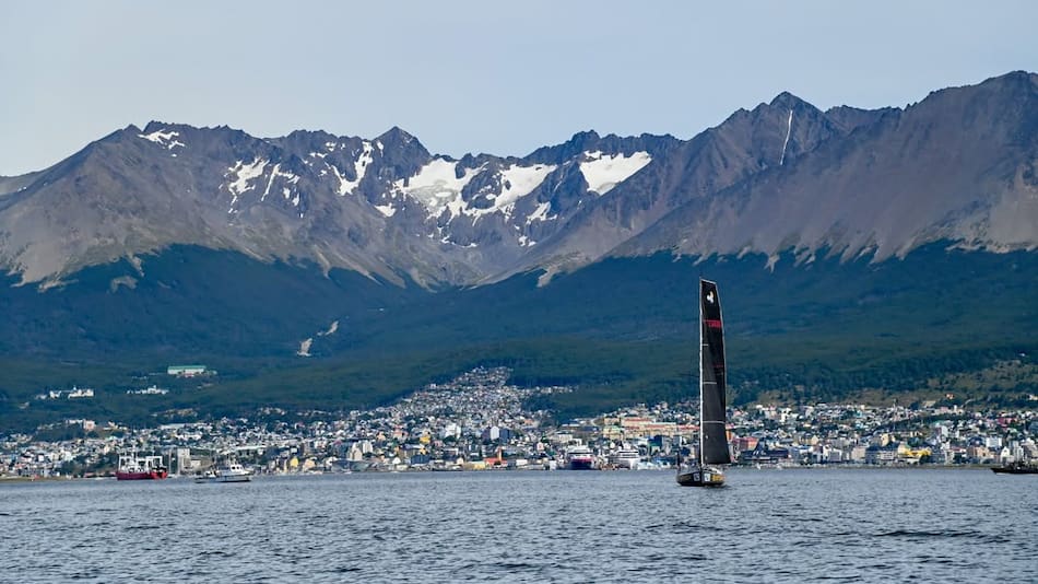 La provincia más extensa de Argentina es Tierra del Fuego, Antártida e Islas del Atlántico Sur, ubicada en el extremo sur del país