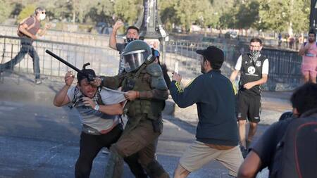 Chile en llamas: 3.600 heridos, 27 muertos y 405 con trauma ocular