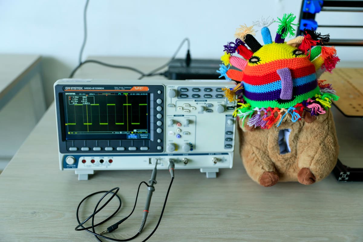 Capibot, un "robot capibara" desarrollado en Ecuador para apoyar a niños con autismo.