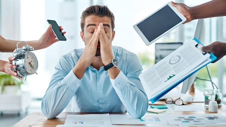 Entre los síntomas está la notoria incapacidad de la persona para desconectar del trabajo. Foto: Unsplash.