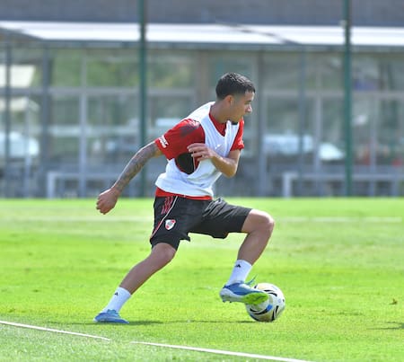 Kendry Páez en el entrenamiento de River.