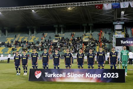 Escándalo en la final de la Supercopa de Turquía. Foto: Reuters.