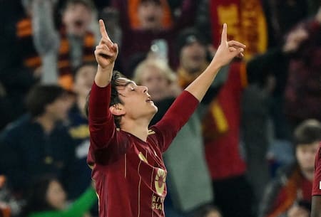 Festejo de Paulo Dybala en la Roma. Foto: REUTERS.